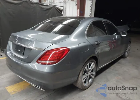 2017 Mercedes-Benz C 300 из США, поврежденный, VIN 55SWF4JB0HU189812